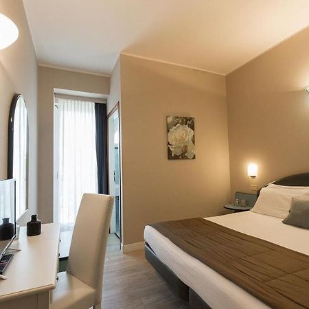 Hotel Trevi Riccione Eksteriør billede